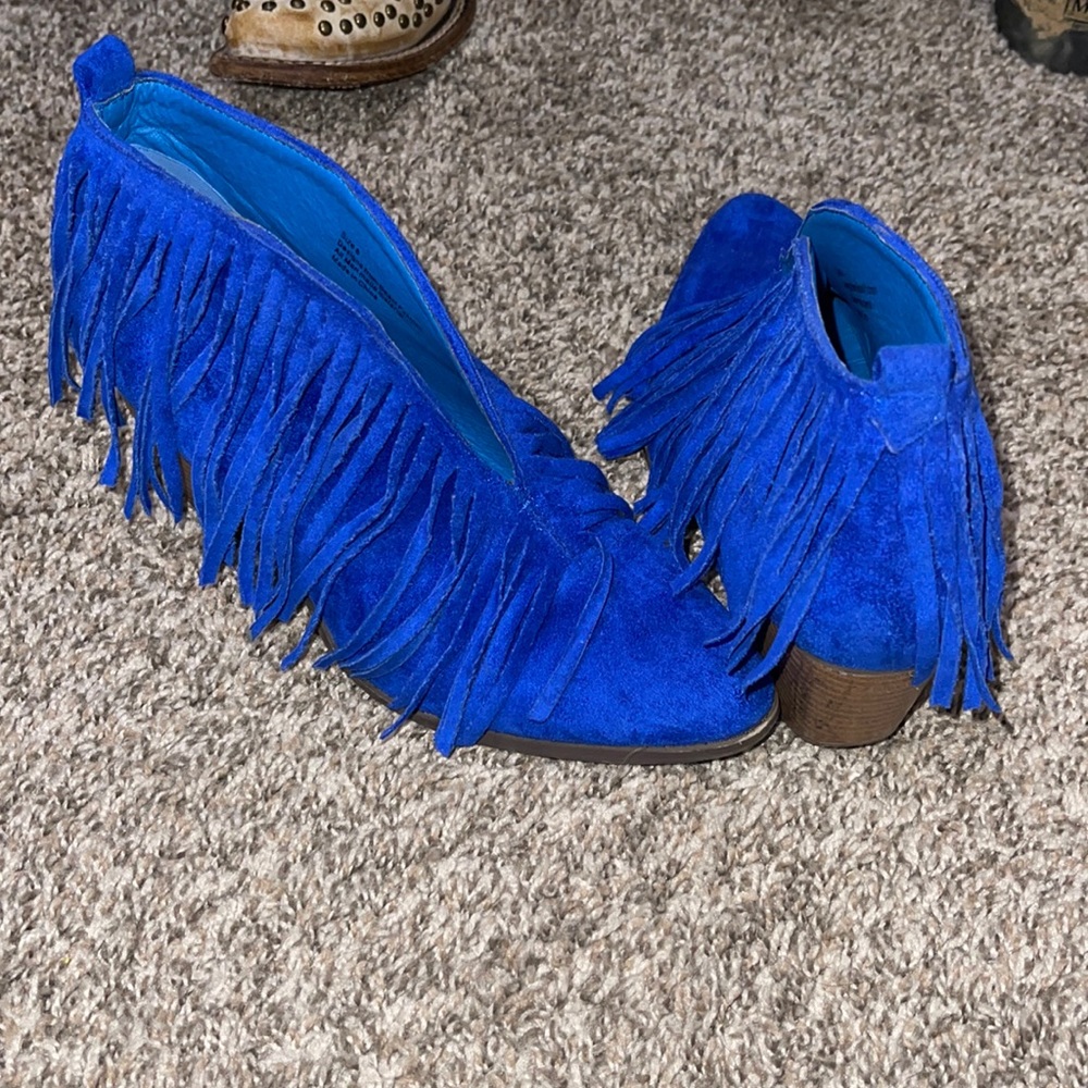 Worn maybe 4 times
